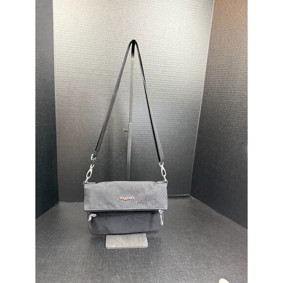 Baggallini Flip Zip Medium Crossbody Bag Black Adjustable Strap *READ - Picture 3 of 15